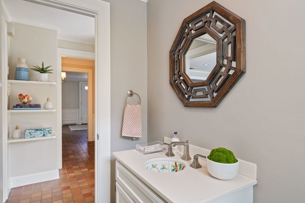 26 Arnold Road Wellesley, MA 02481 - Photo 29 of 35