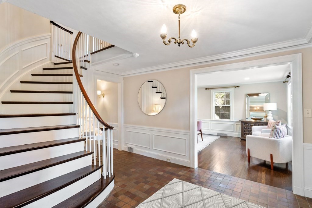 26 Arnold Road Wellesley, MA 02481 - Photo 5 of 35