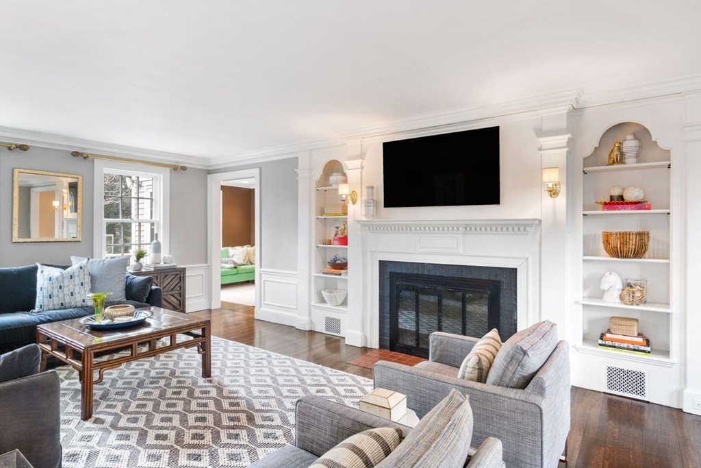 26 Arnold Road Wellesley, MA 02481 - Photo 6 of 35