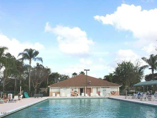 8168 Sweetbriar Way Boca Raton, FL 33496 - Photo 32 of 38 Pool