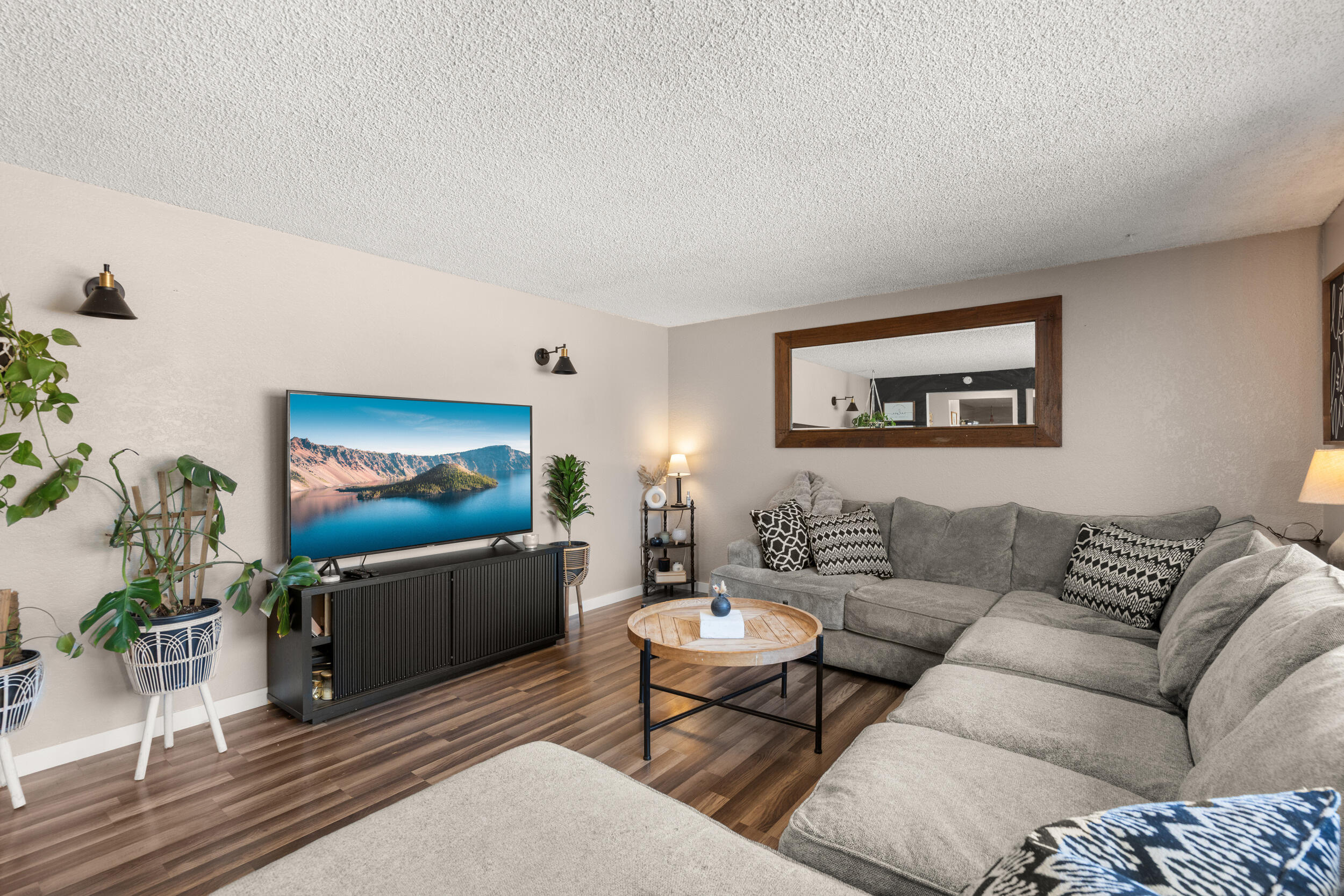 2190 Delta Waters Road Medford, OR 97504 - Photo 6 of 26 Gallery Image 6