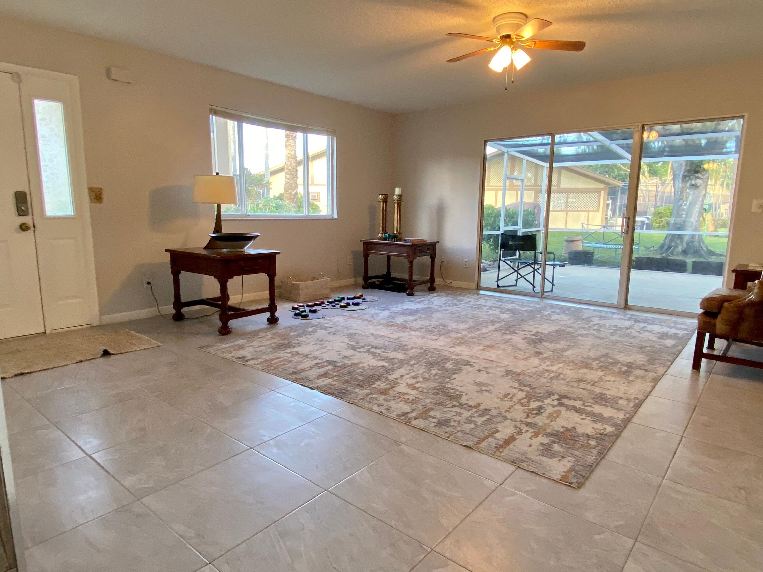 371 Maplecrest Circle Jupiter, FL 33458 - Photo 4 of 16 IMG_2862