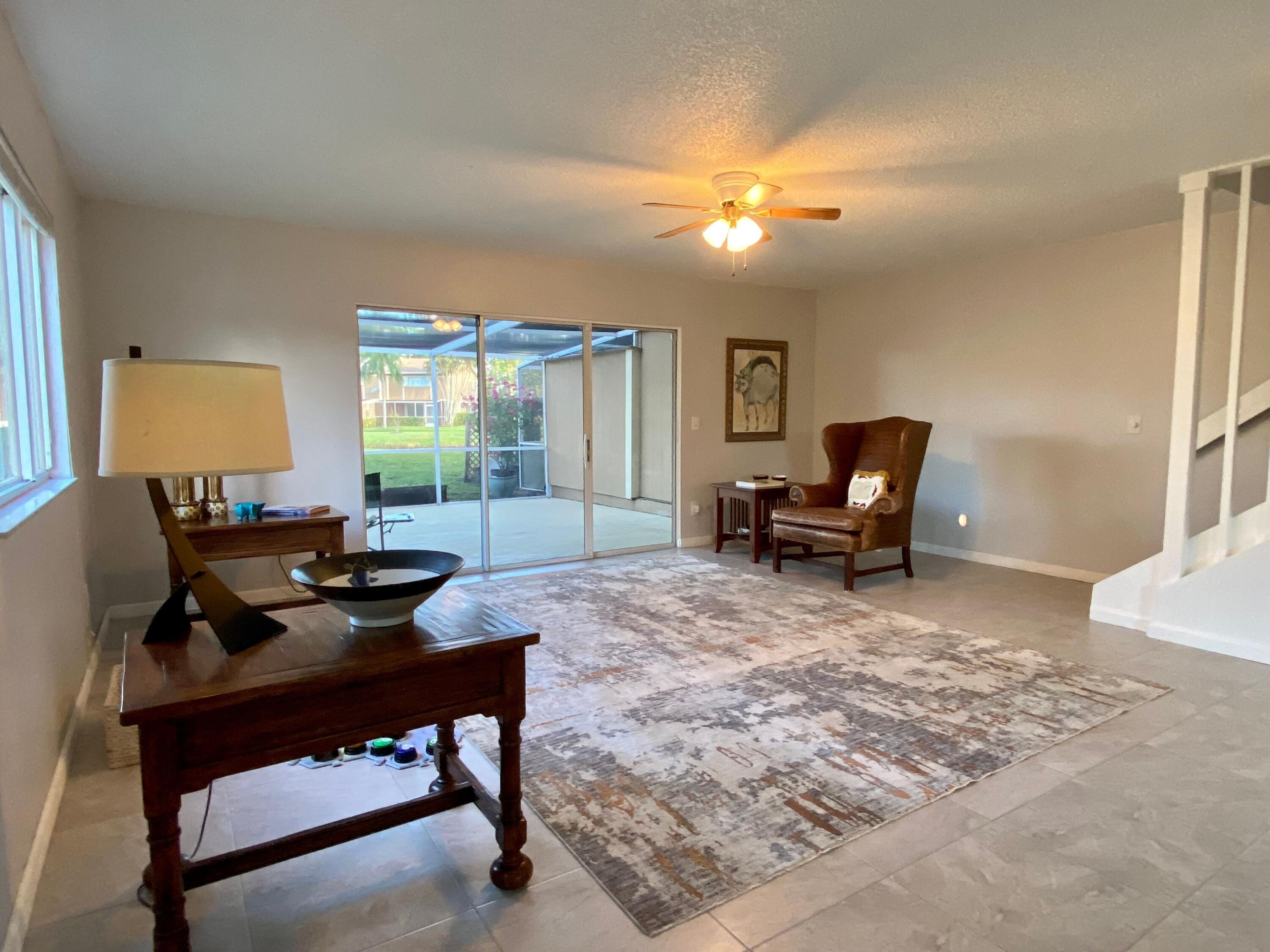 371 Maplecrest Circle Jupiter, FL 33458 - Photo 5 of 16 IMG_2864