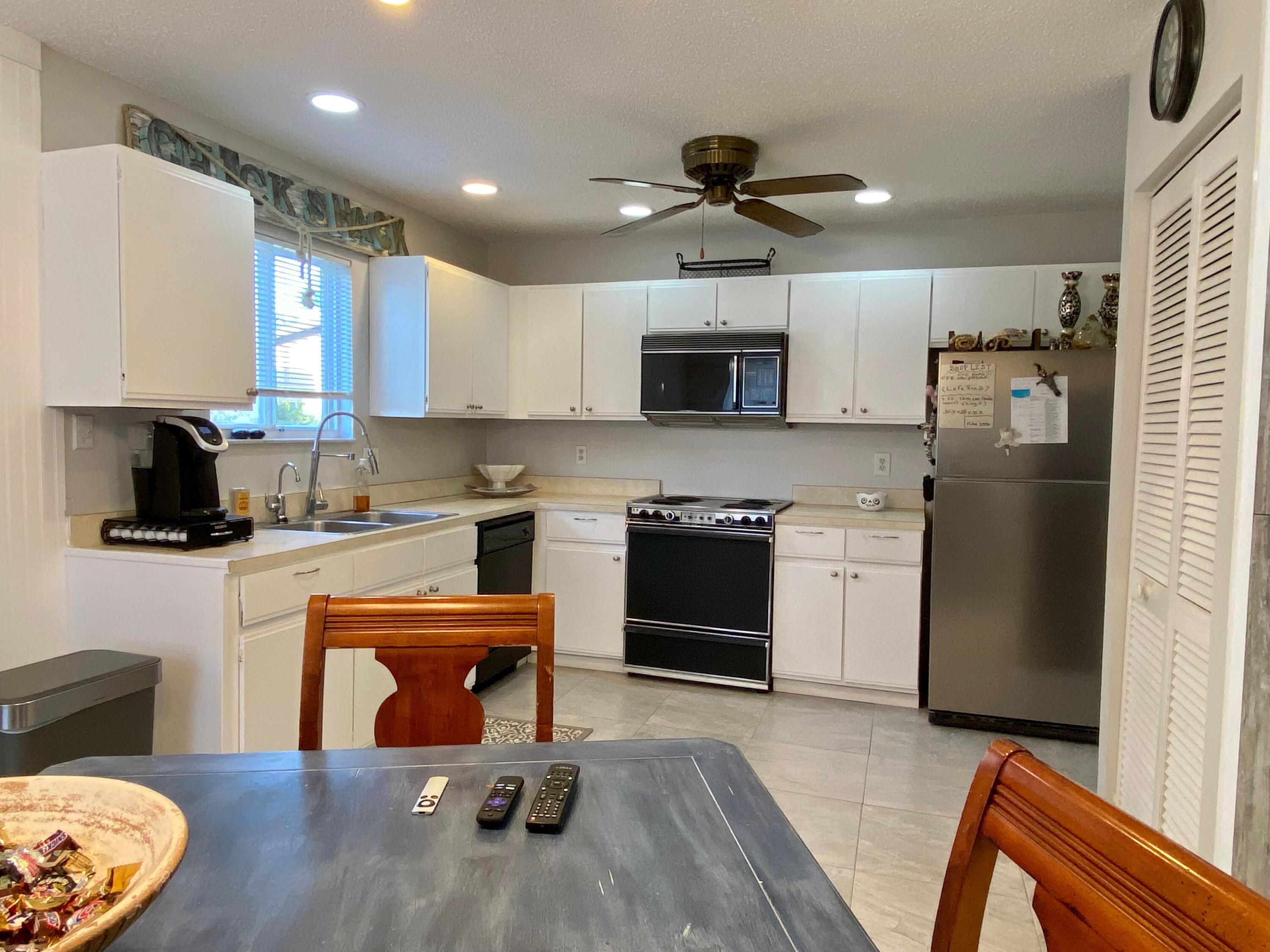 371 Maplecrest Circle Jupiter, FL 33458 - Photo 7 of 16 IMG_2859