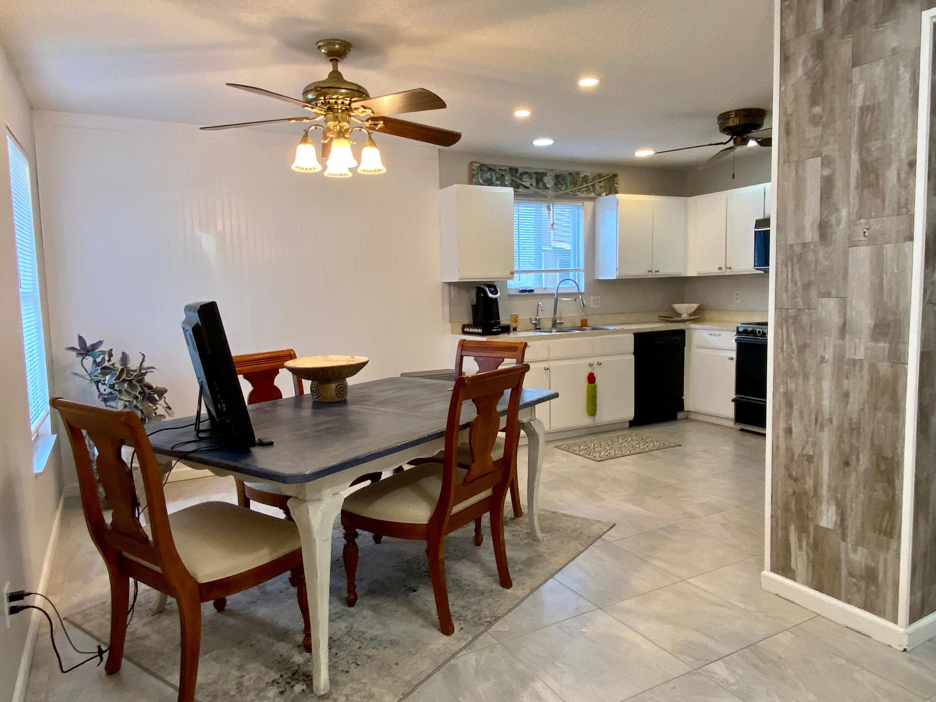 371 Maplecrest Circle Jupiter, FL 33458 - Photo 9 of 16 IMG_2858