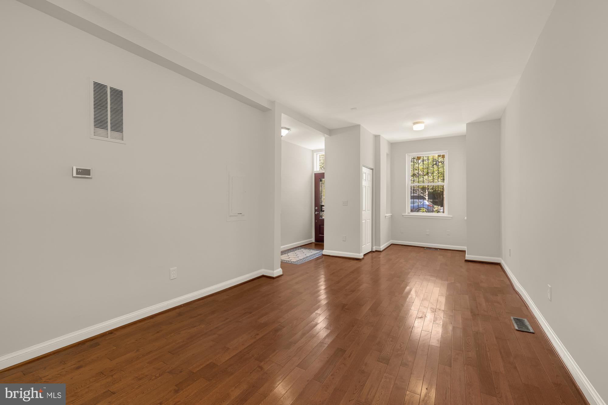 601 L Street Northeast Washington, DC 20002 - Photo 10 of 47 an empty room with wooden floor and windows
