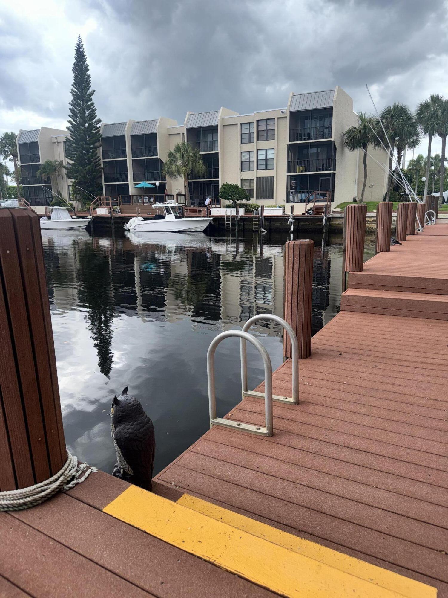 9 Royal Palm Way, Unit 102 Boca Raton, FL 33432 - Photo 23 of 29 Dock