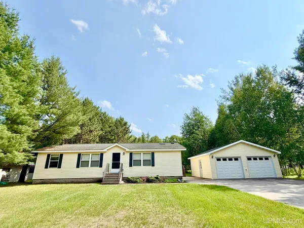 $184,900 | 933 East Hoadley Street, Kingsford, MI 49802