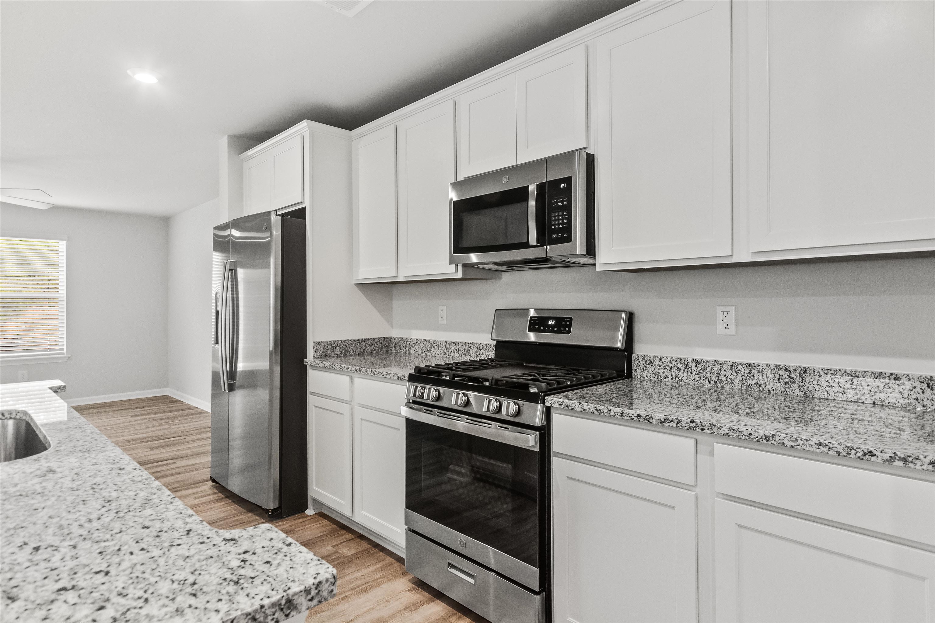 1281 Forestbrook Lane Spartanburg, SC 29303 - Photo 5 of 32