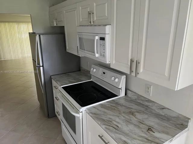 $235,000 | 1400 Southwest 124th Terrace, Unit 109Q, Pembroke Pines, FL 33027