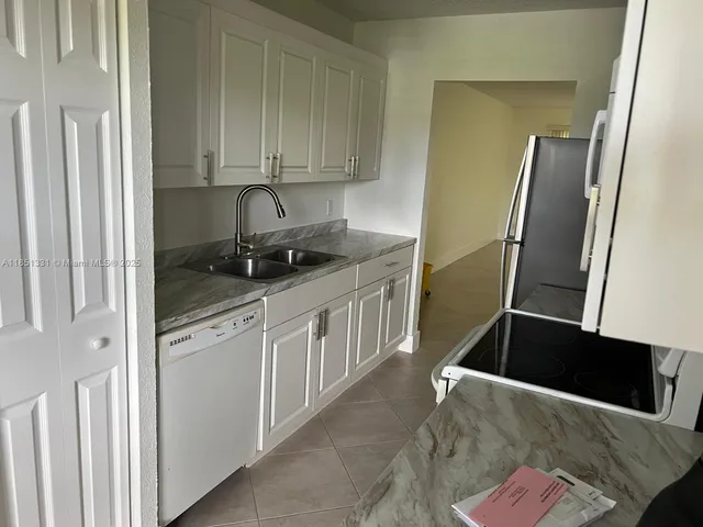 $235,000 | 1400 Southwest 124th Terrace, Unit 109Q, Pembroke Pines, FL 33027