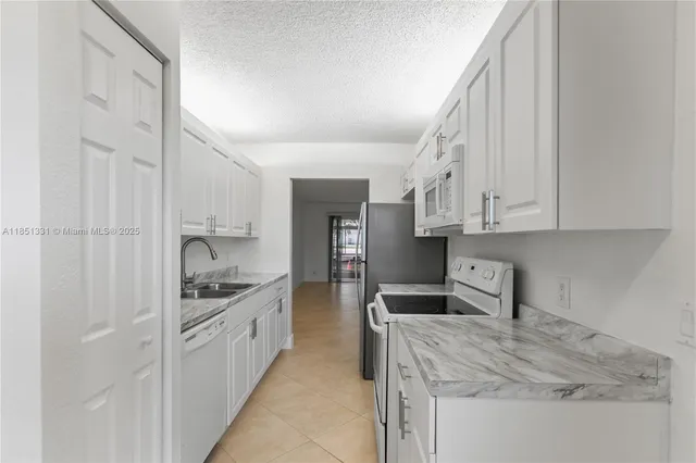 $235,000 | 1400 Southwest 124th Terrace, Unit 109Q, Pembroke Pines, FL 33027