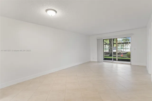 $235,000 | 1400 Southwest 124th Terrace, Unit 109Q, Pembroke Pines, FL 33027