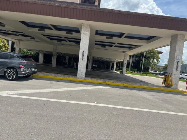 $235,000 | 1400 Southwest 124th Terrace, Unit 109Q, Pembroke Pines, FL 33027