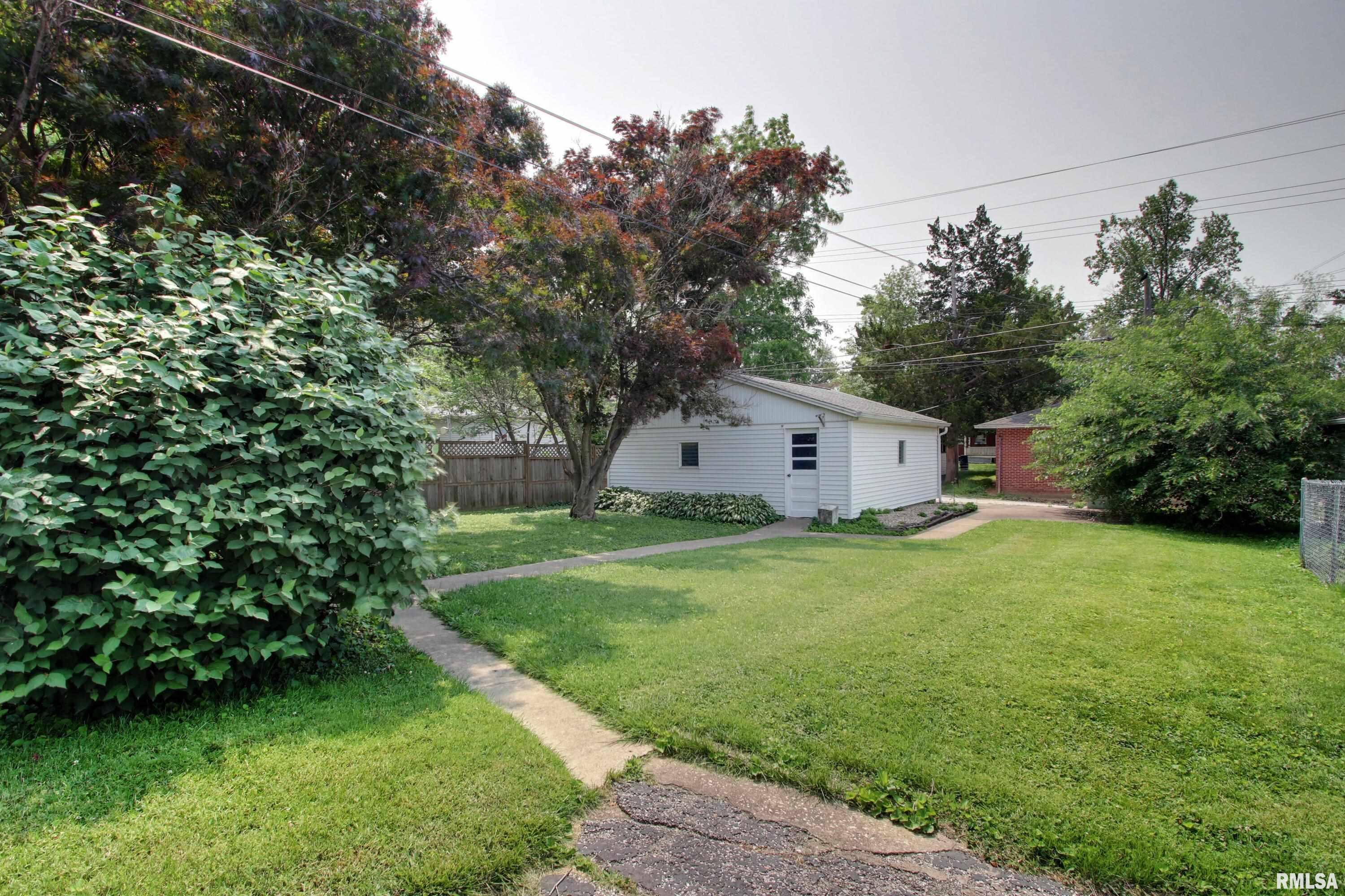 2204 Spring Street Quincy, IL 62301 - Photo 3 of 25