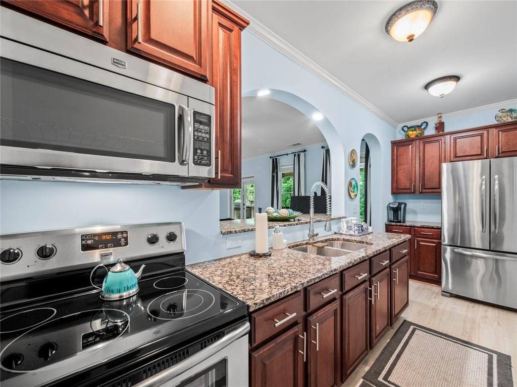 7060 Summit Ridge Chase Cumming, GA 30041 - Photo 37 of 58 a kitchen with a stove and a microwave