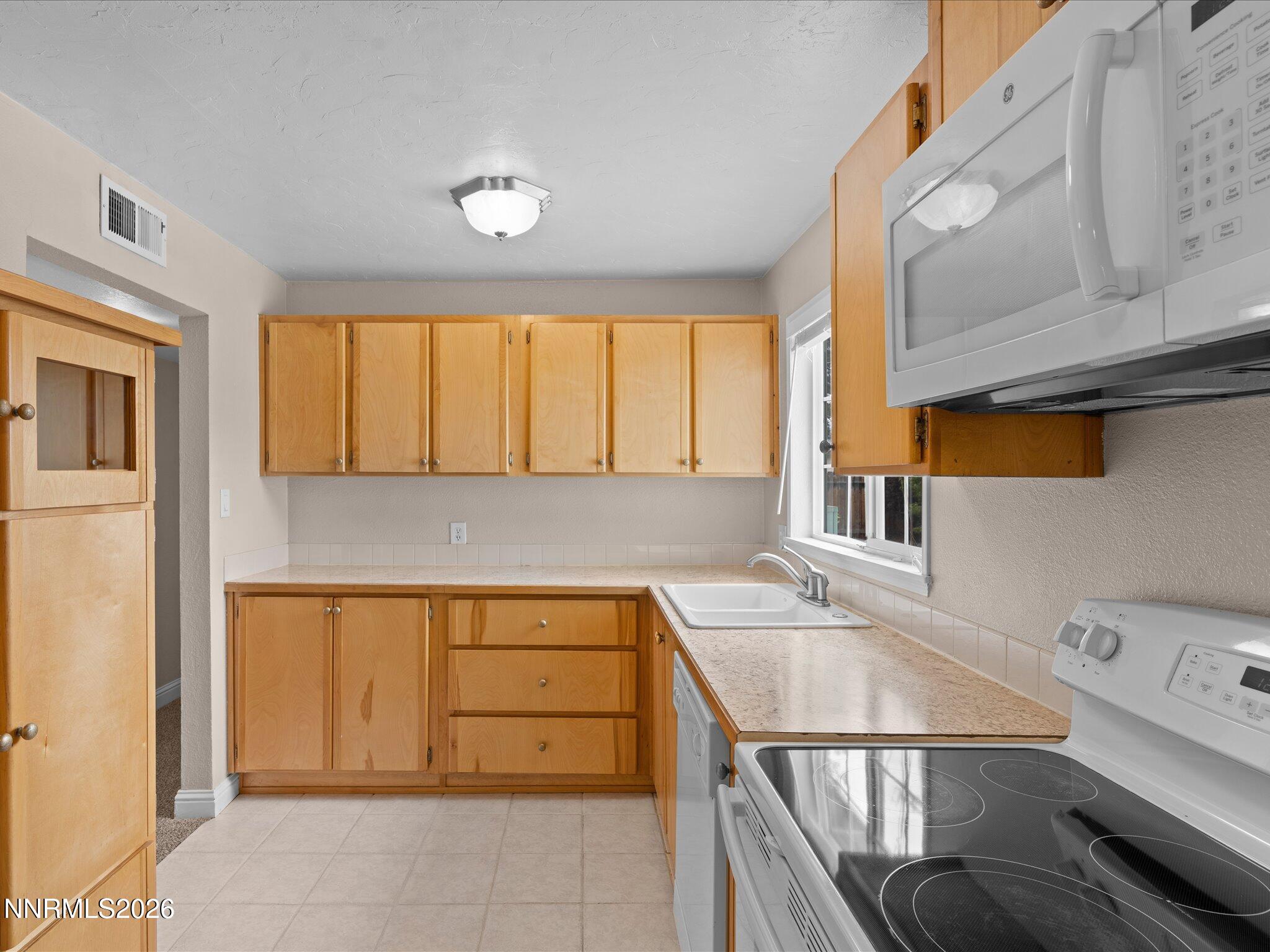 1675 Harvard Way Reno, NV 89502 - Photo 5 of 21 15-1675 Harvard Wy-114