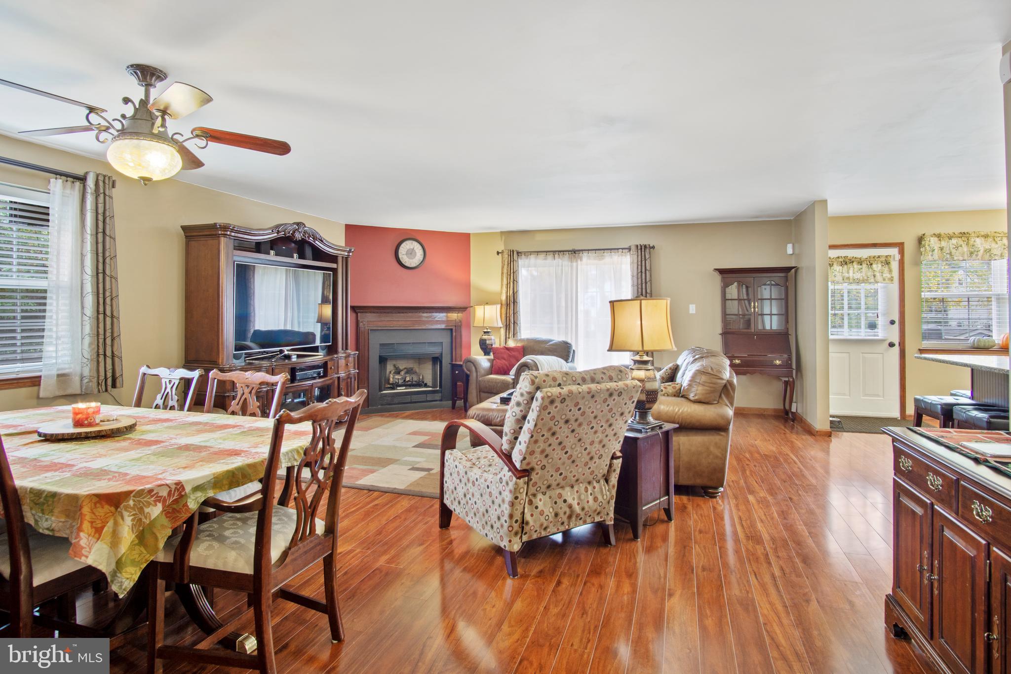 8121 Pine Road Philadelphia, PA 19111 - Photo 3 of 23 Gallery Image 3