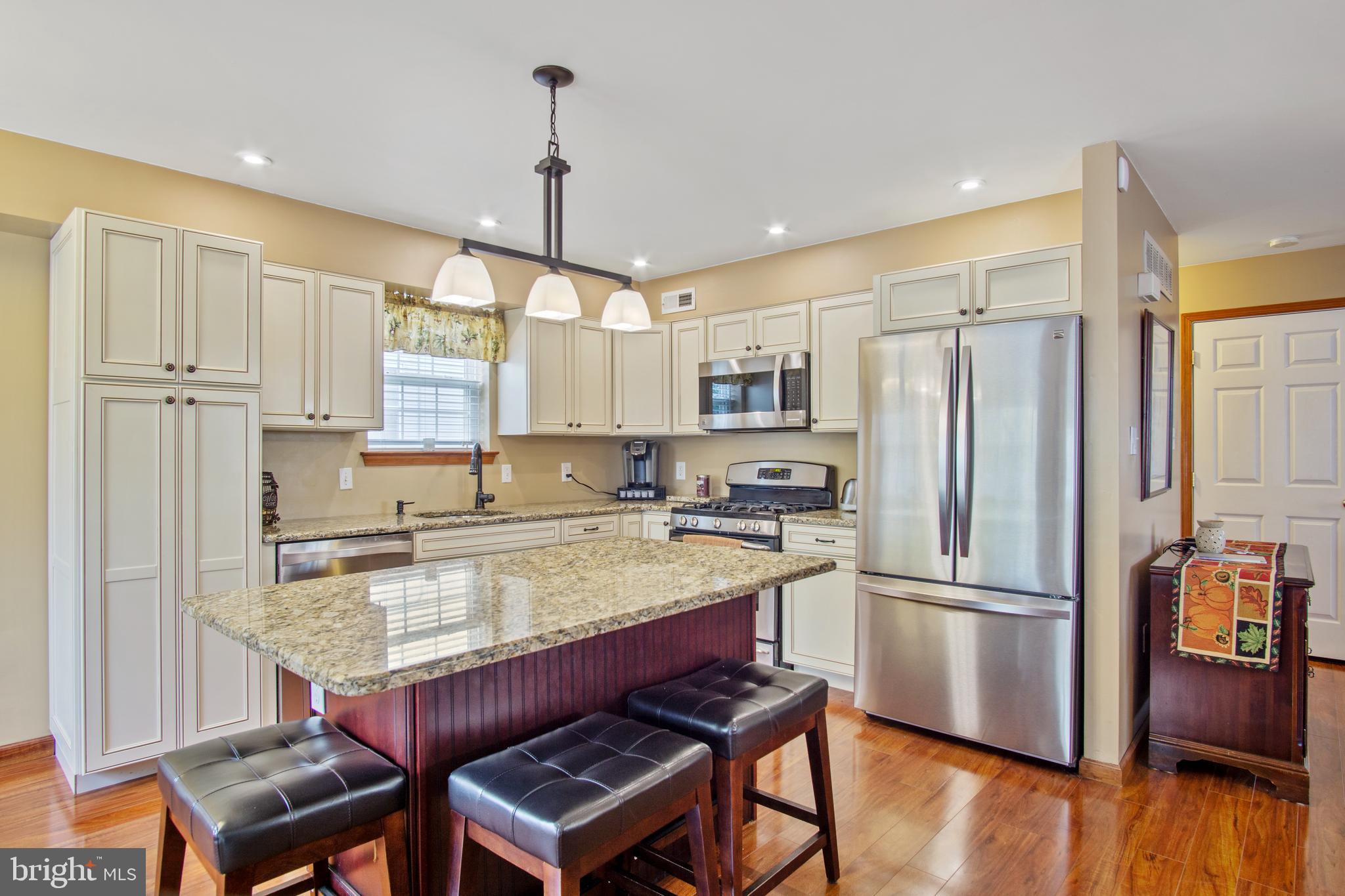8121 Pine Road Philadelphia, PA 19111 - Photo 5 of 23 Gallery Image 5