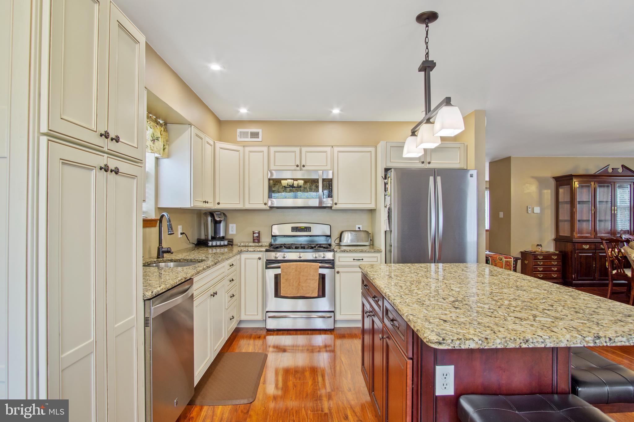 8121 Pine Road Philadelphia, PA 19111 - Photo 6 of 23 Gallery Image 6