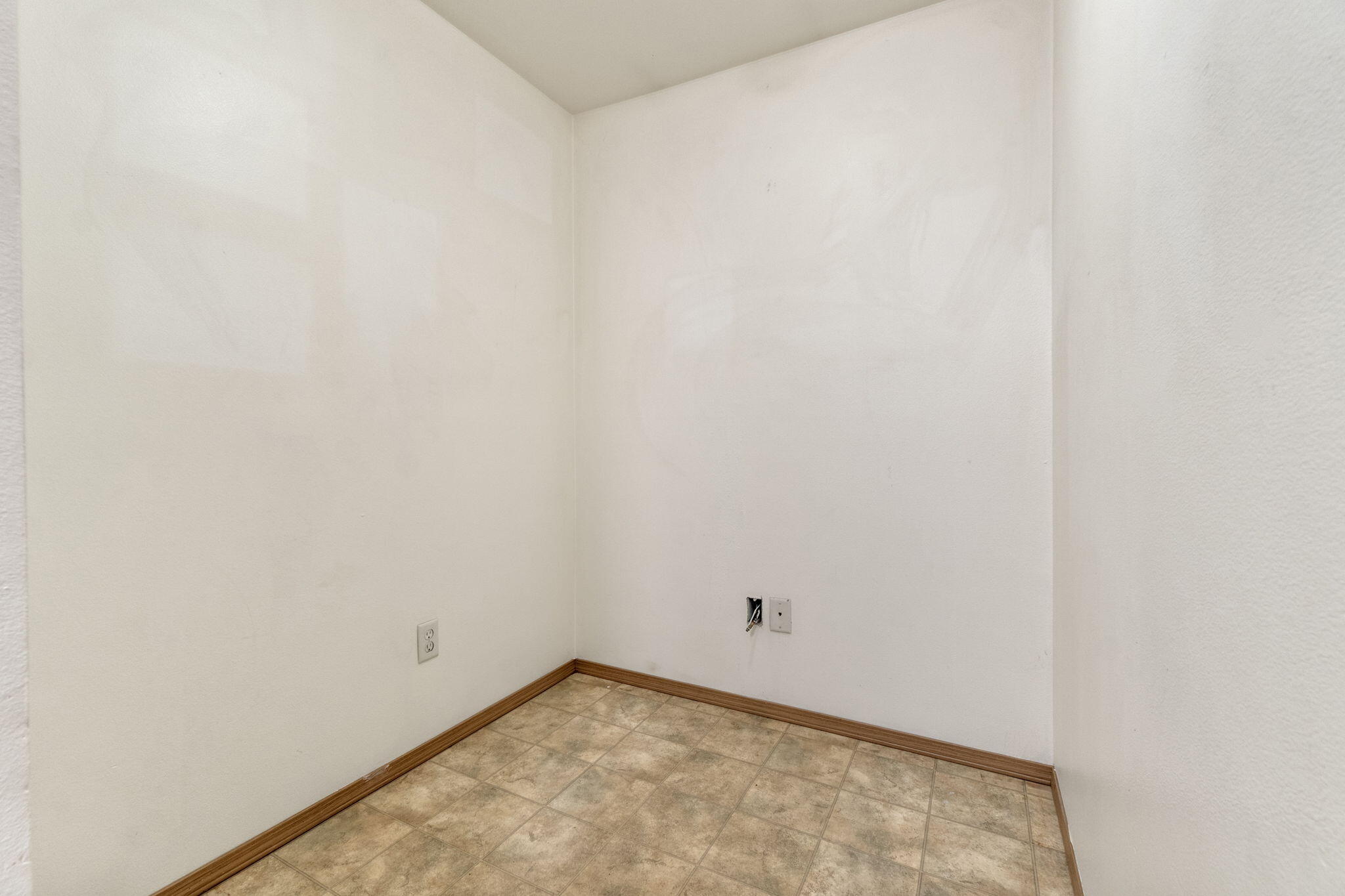2630 Frontage Road Klamath Falls, OR 97601 - Photo 54 of 72 a view of a room