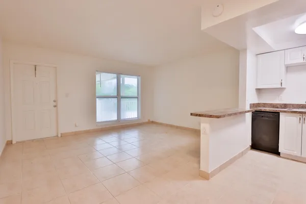 $1,400 | 391 Southeast 19th Avenue, Unit 7, Pompano Beach, FL 33060