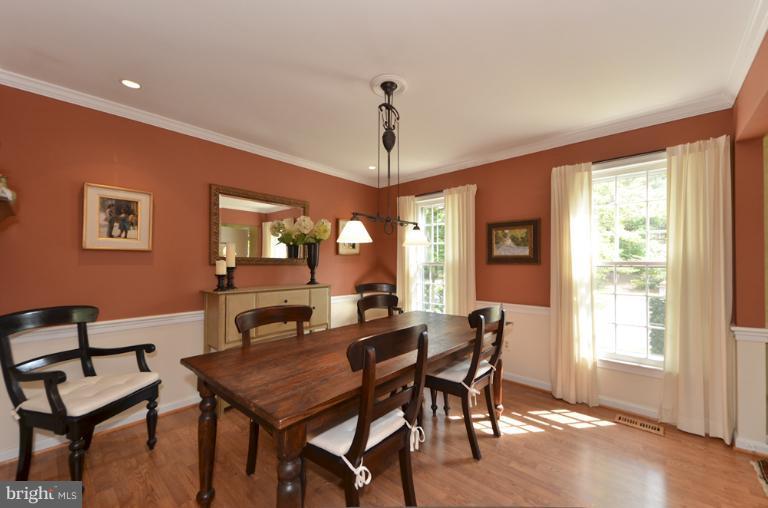 2100 Salt Kettle Way Reston, VA 20191 - Photo 22 of 30 Dining Room