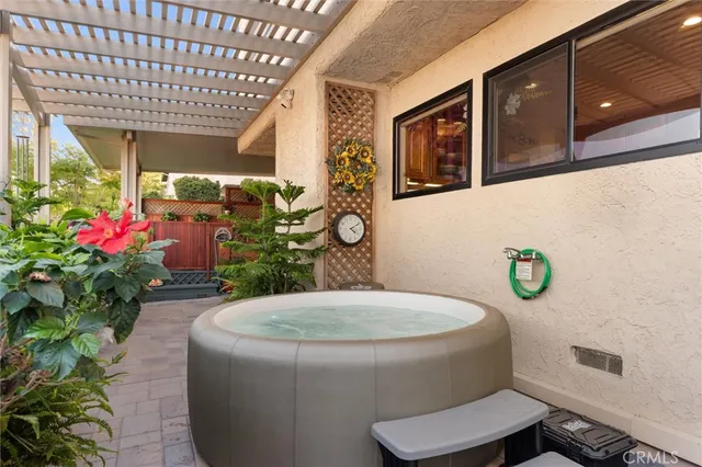 a room with furniture and flowers