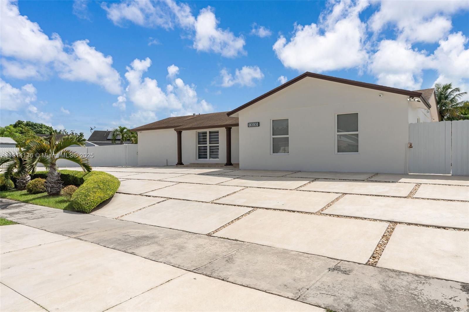 13030 Southwest 261st Terrace Homestead, FL 33032 - Photo 2 of 49