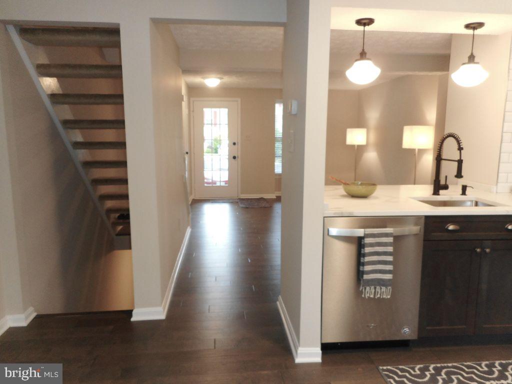 11916 Fieldthorn Court Reston, VA 20194 - Photo 13 of 49 Gallery Image 13