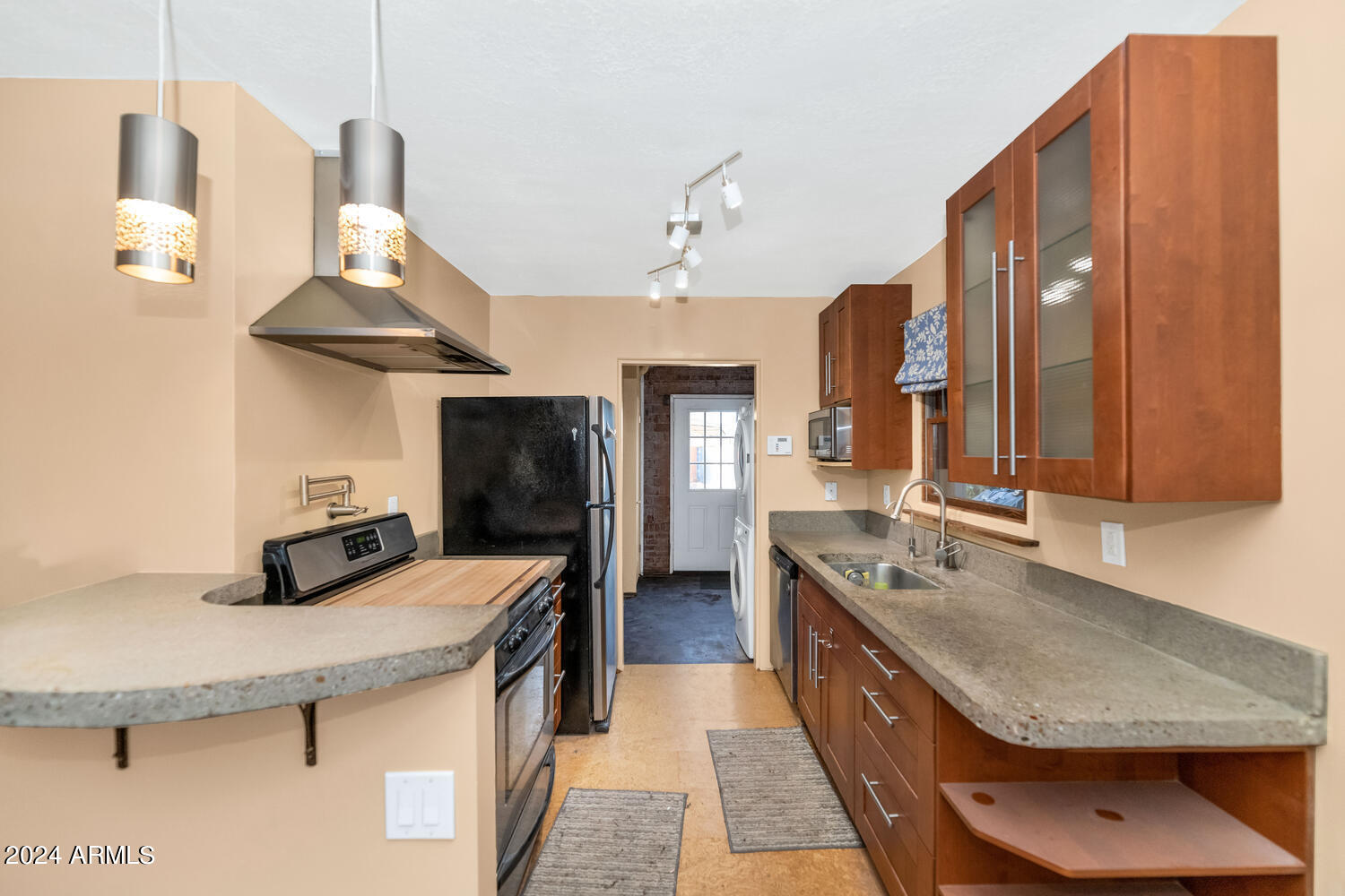 2702 North Greenfield Road Phoenix, AZ 85006 - Photo 1 of 22 Kitchen - 2702 N Greenfield Rd