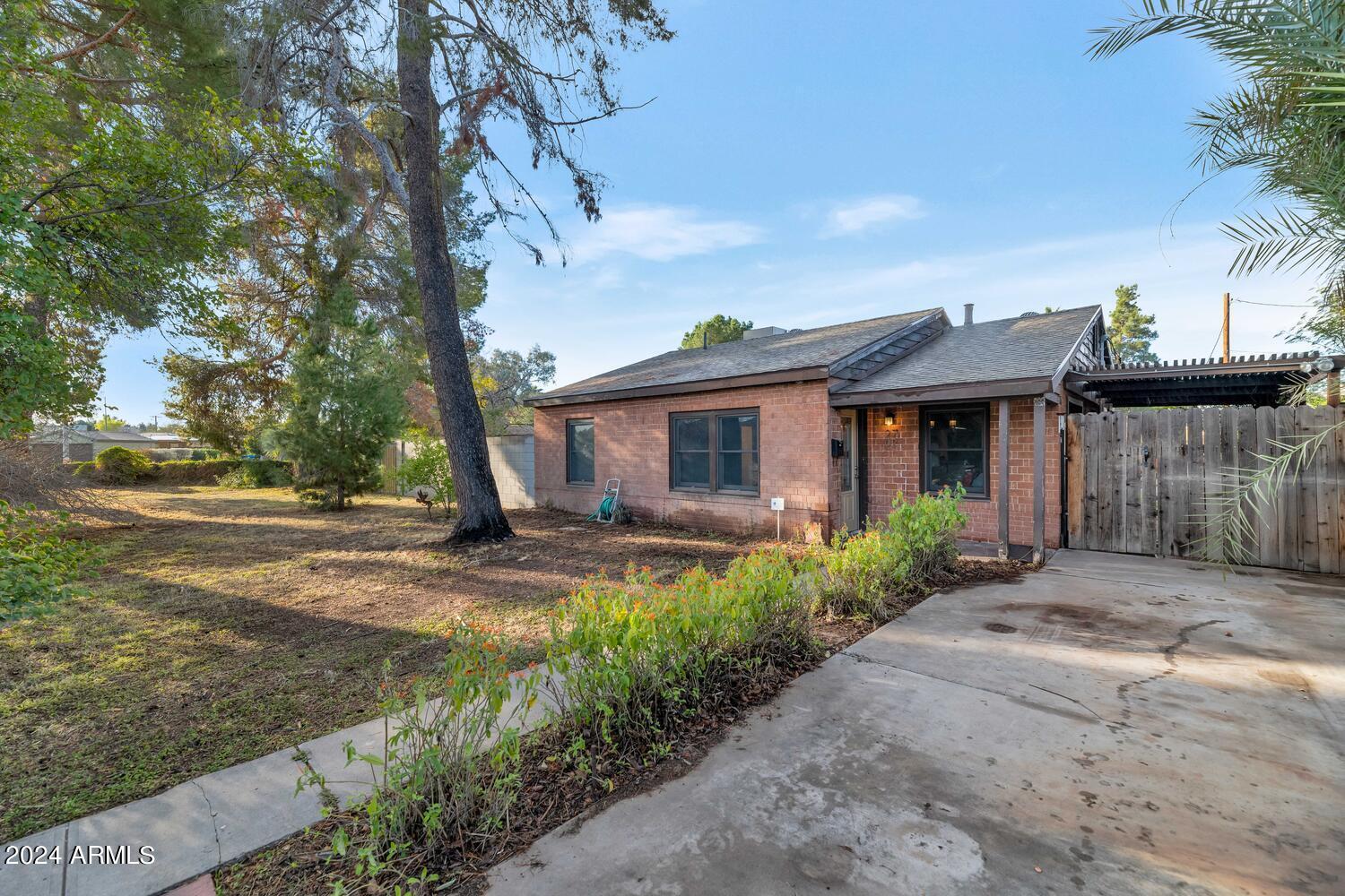 2702 North Greenfield Road Phoenix, AZ 85006 - Photo 5 of 22 2702 N Greenfield Rd (1)