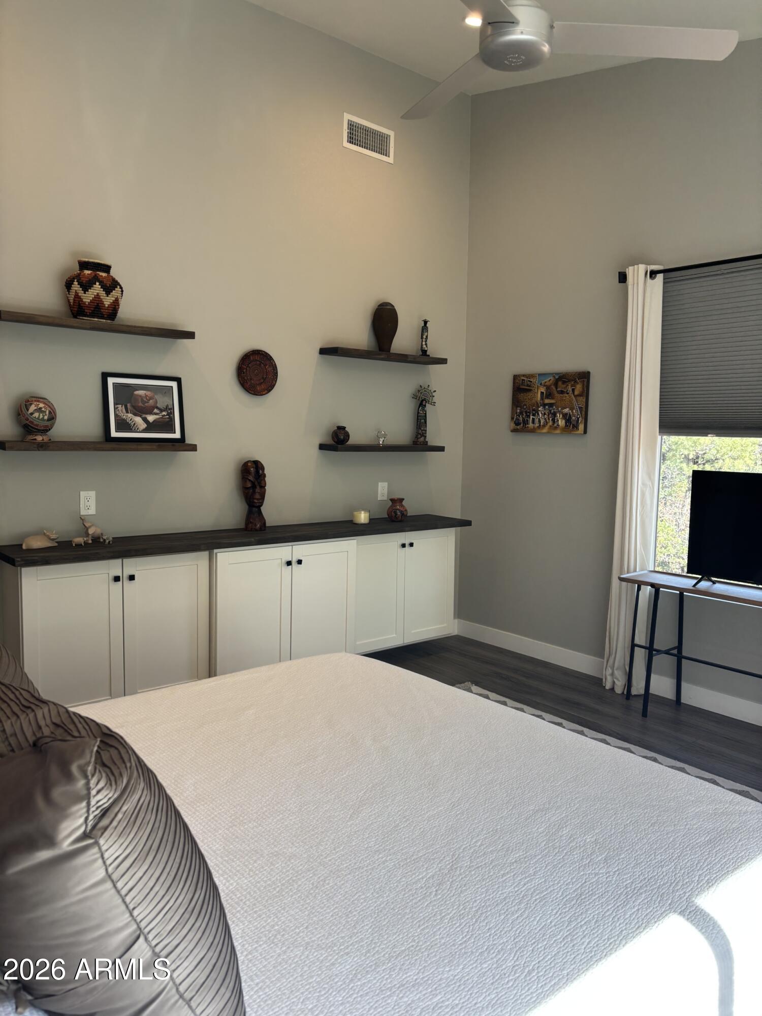 10 Granada Road Sedona, AZ 86336 - Photo 23 of 28 a bedroom with a bed and a window