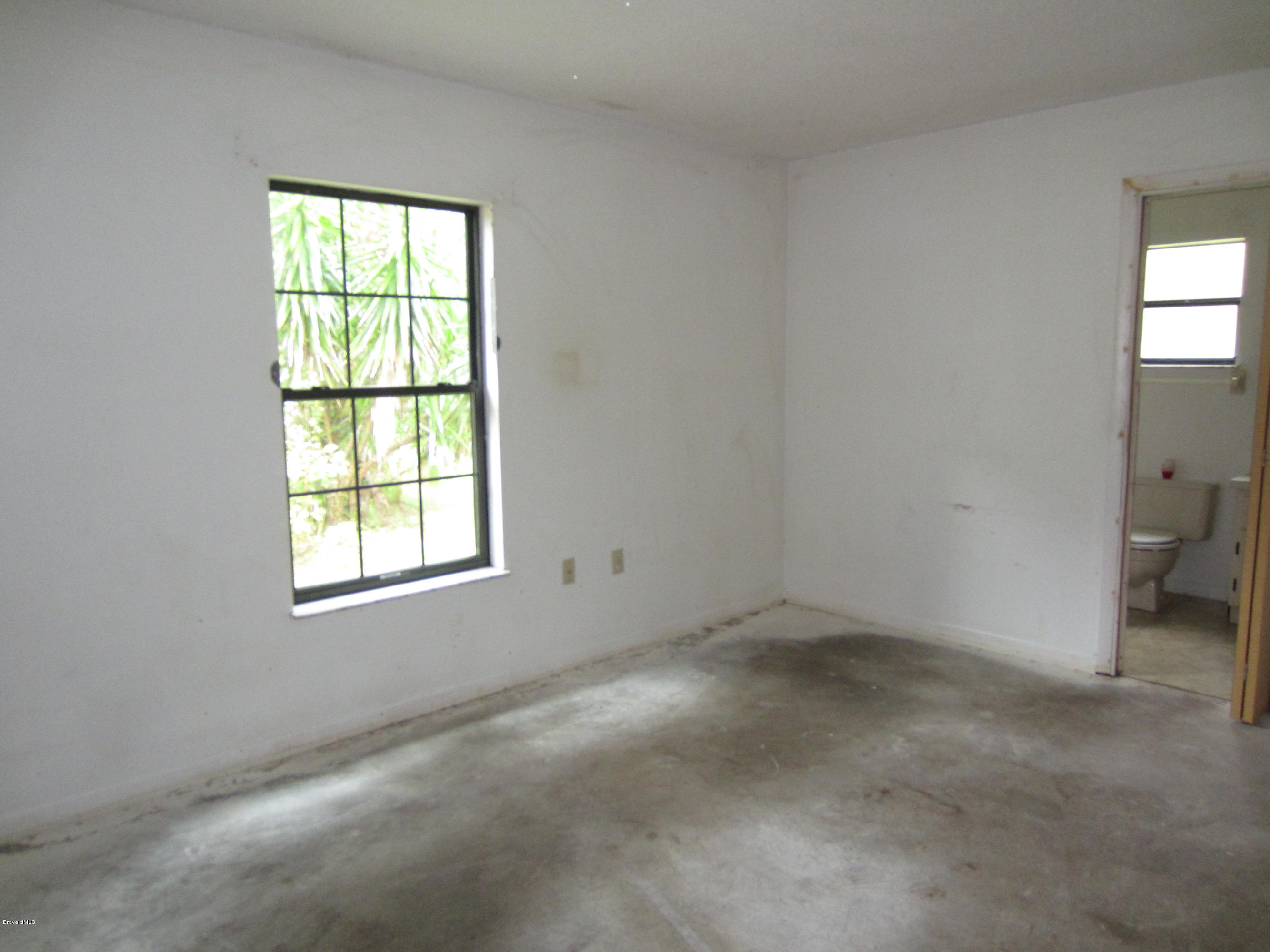 1381 Gibbs Road Southwest Palm Bay, FL 32908 - Photo 4 of 8 IMG_2811