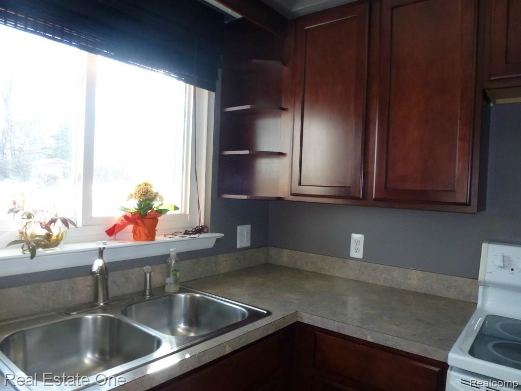 970 Bloomer Road Rochester, MI 48307 - Photo 16 of 30 003.jpg