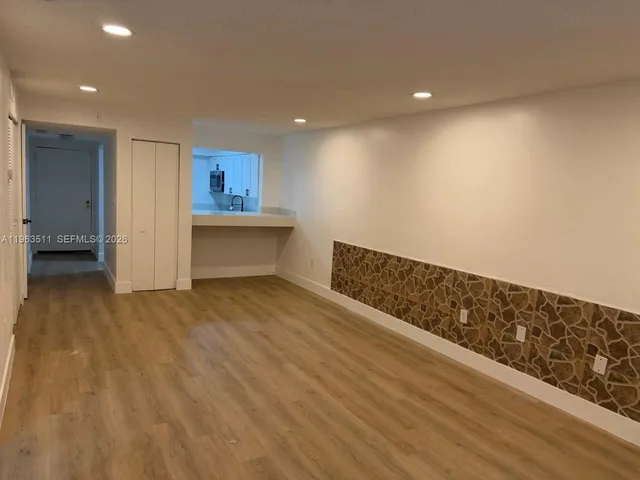 $1,975 | 20520 Northwest 15th Avenue, Unit 224, Miami Gardens, FL 33169