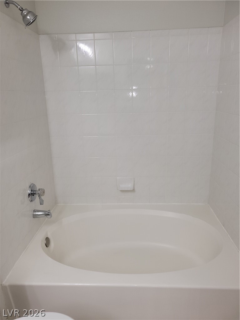 8555 West Russell Road, Unit 2094 Las Vegas, NV 89113 - Photo 16 of 31 View of tub/shower
