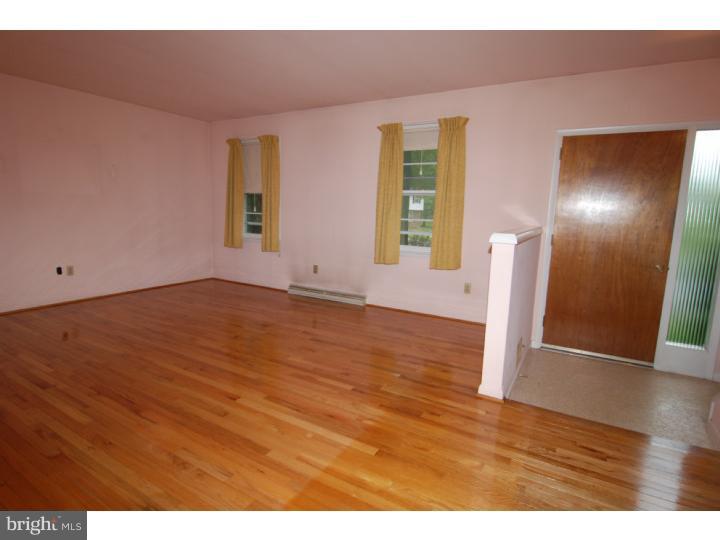 5 Executive Circle Reading, PA 19606 - Photo 3 of 10 Living Room