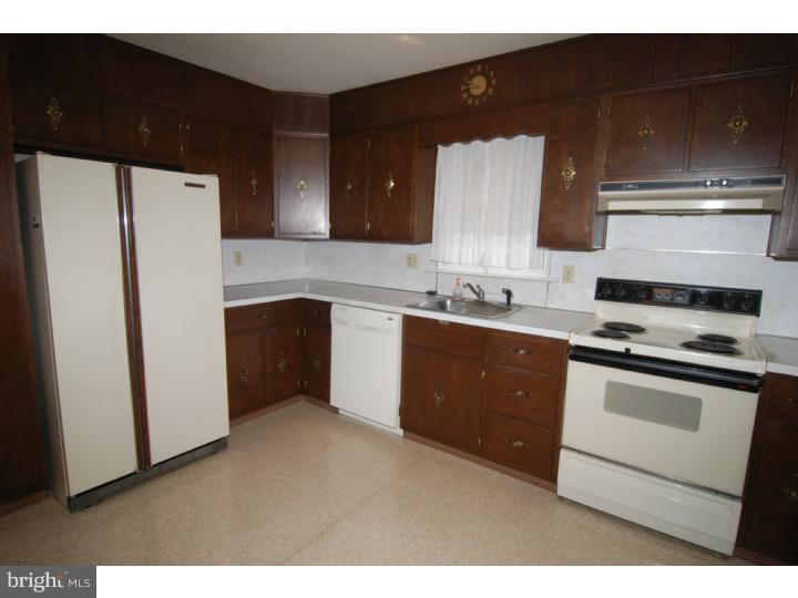5 Executive Circle Reading, PA 19606 - Photo 5 of 10 Kitchen