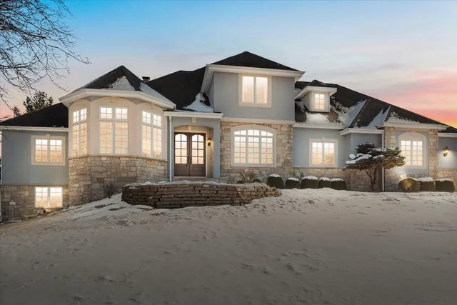 $1,399,900 | 139 Legend Court, Wales, WI 53183