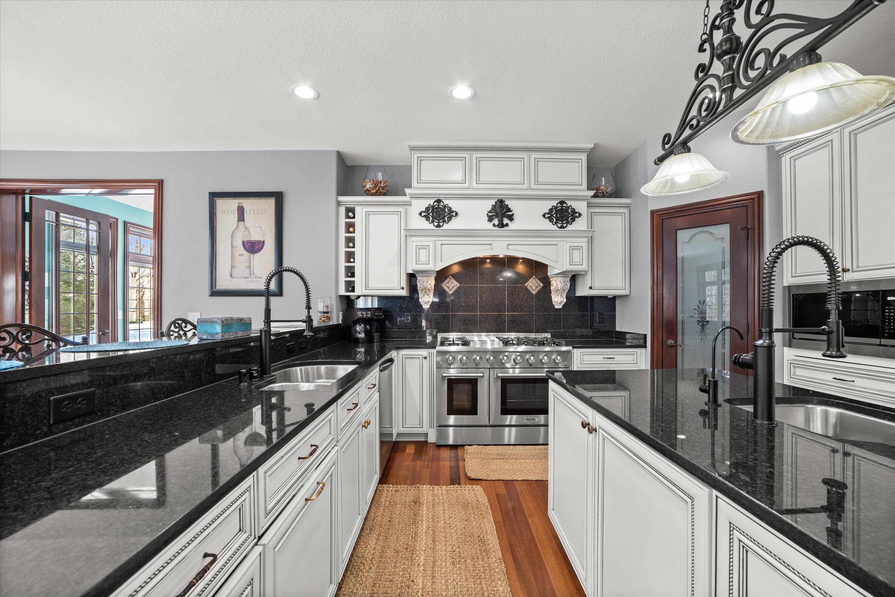 139 Legend Court Wales, WI 53183 - Photo 29 of 103 Breakfast Bar