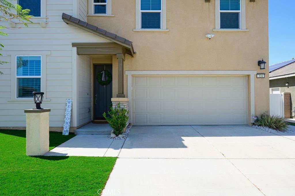 324 Castaic Way Rialto, CA 92377 - Photo 2 of 50