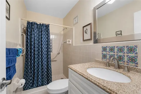 $215,000 | 2333 Indian River Boulevard, Unit 401, Vero Beach, FL 32960