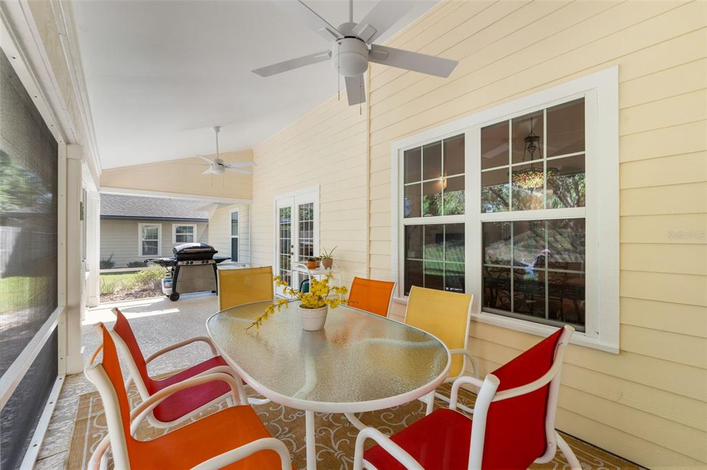 7418 White Oaks Road Alachua, FL 32615 - Photo 34 of 46 a dining room with a table and chairs