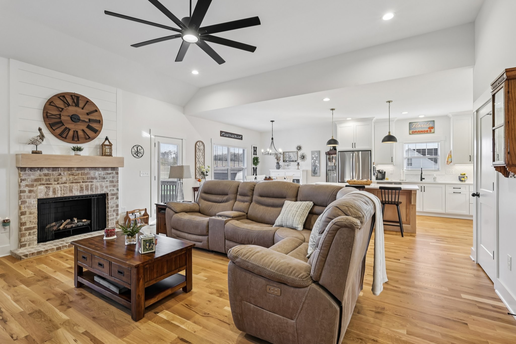 5685 Minnis Road Springfield, TN 37172 - Photo 14 of 93 a living room with furniture a fireplace and a ceiling fan