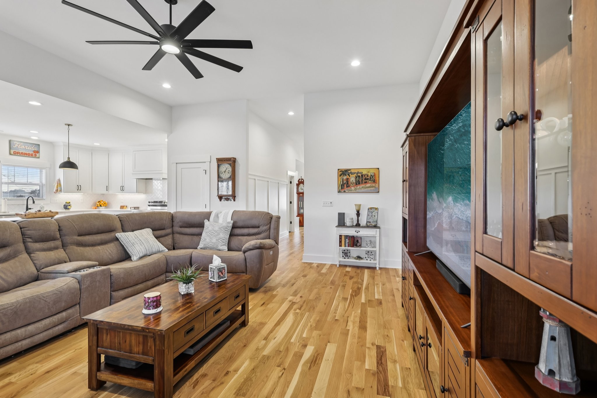 5685 Minnis Road Springfield, TN 37172 - Photo 17 of 93 a living room with furniture and a wooden floor