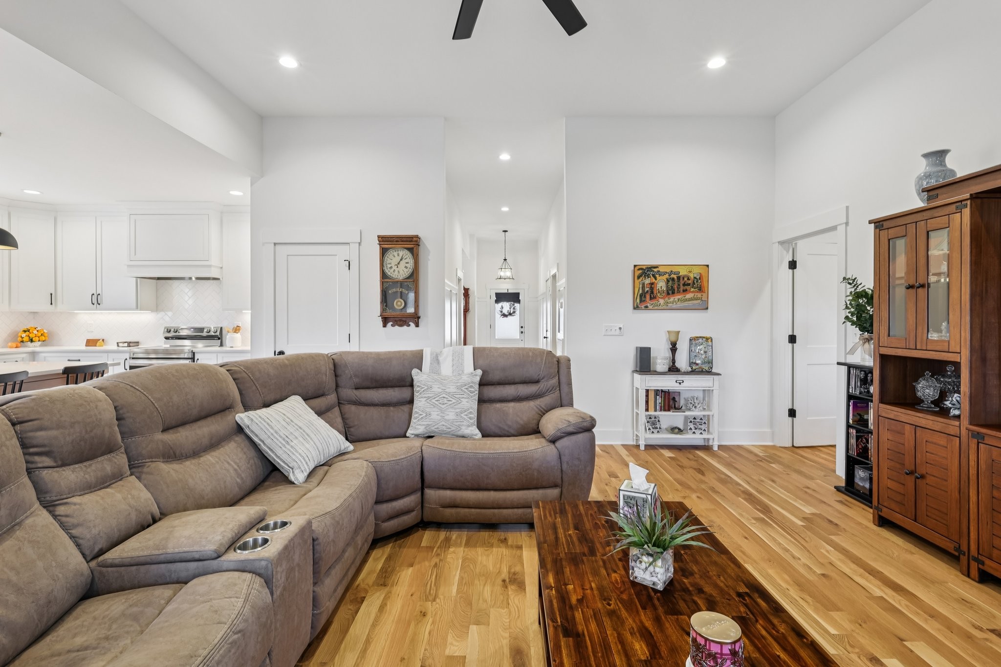 5685 Minnis Road Springfield, TN 37172 - Photo 18 of 93 a living room with furniture and a flat screen tv