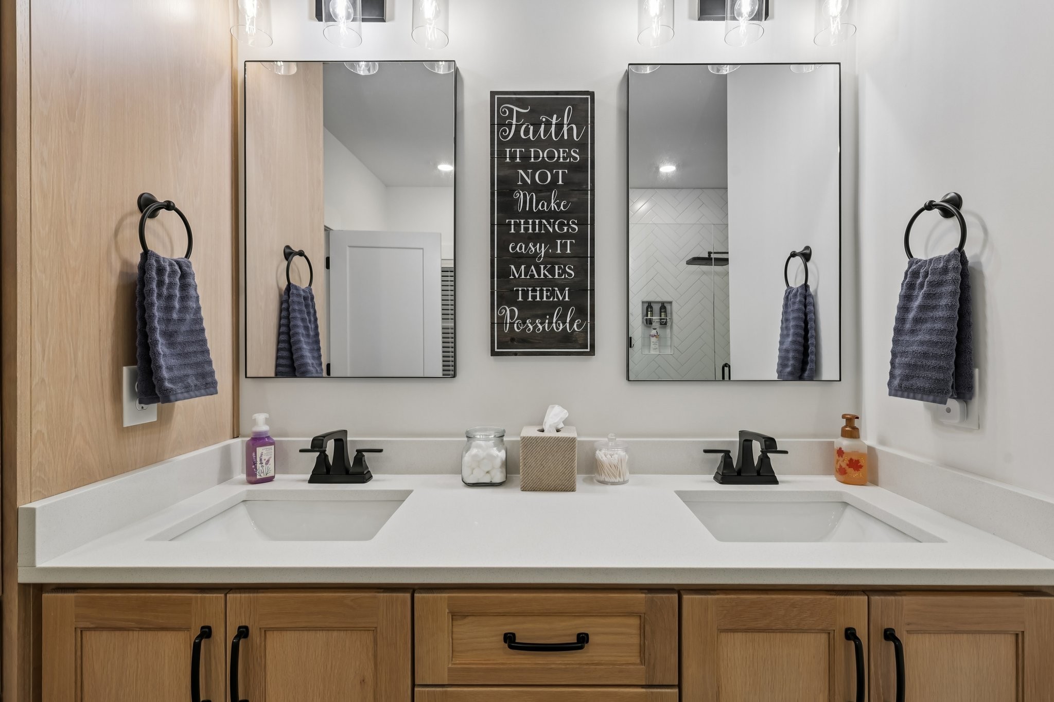 5685 Minnis Road Springfield, TN 37172 - Photo 39 of 93 a bathroom with a sink and a mirror