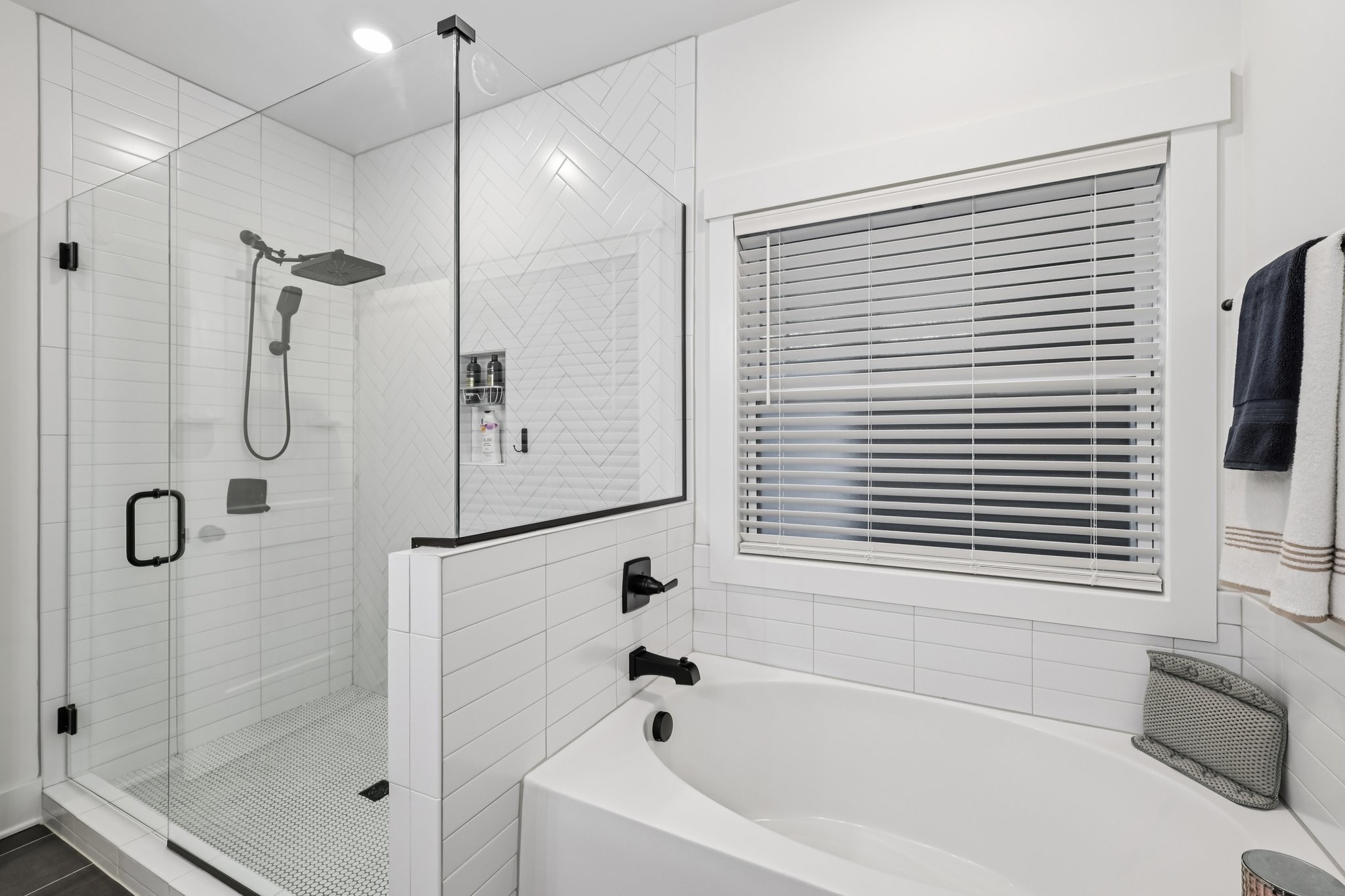 5685 Minnis Road Springfield, TN 37172 - Photo 40 of 93 a bathroom with a bathtub and a shower