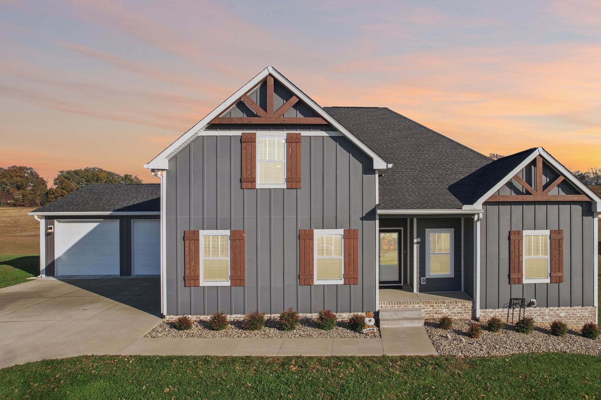 5685 Minnis Road Springfield, TN 37172 - Photo 4 of 93 a front view of a house with a yard